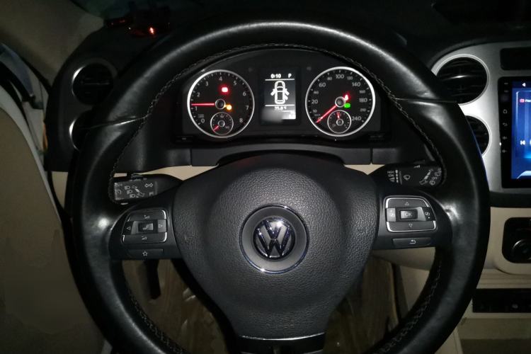 Used Volkswagen Tiguan 2012 2.0 TSI Automatic All-Wheel Drive Flagship Edition Steering Wheel
