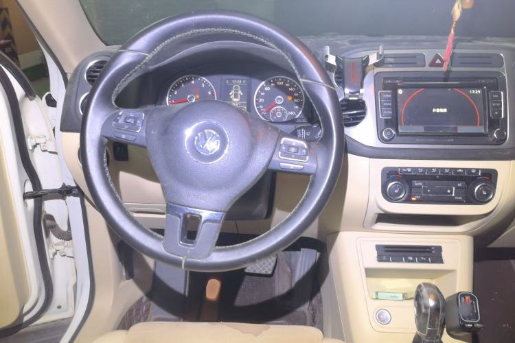 Used Volkswagen Tiguan 2012 2.0 TSI Automatic All-Wheel Drive Flagship Edition Steering Wheel