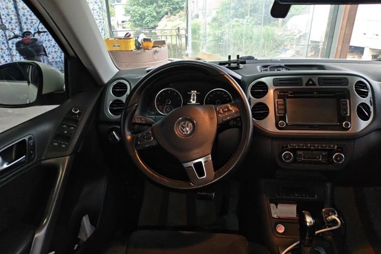 Used Volkswagen Tiguan 2012 2.0 TSI Automatic All-Wheel Drive Flagship Edition Steering Wheel