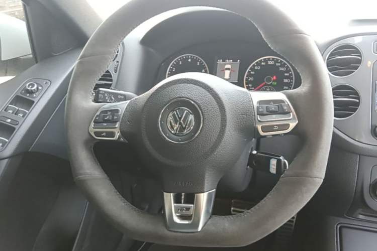 Used Volkswagen Tiguan 2012 2.0 TSI Comfort Edition Steering Wheel
