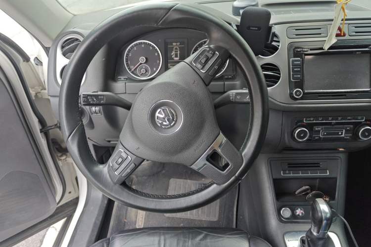 Used Volkswagen Tiguan 2012 2.0 TSI Automatic All-Wheel Drive Elite Edition Steering Wheel
