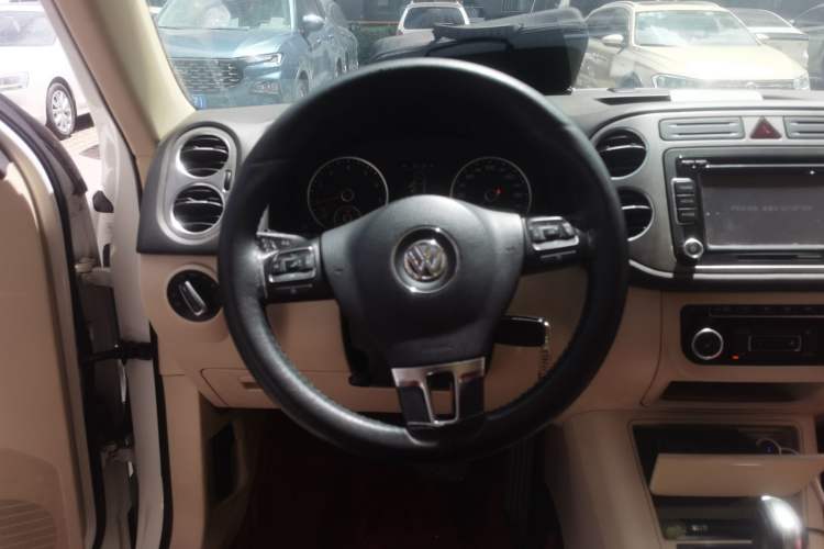 Used Volkswagen Tiguan 2012 1.8TSI Automatic Two-Wheel Drive Zhaoshi Edition Steering Wheel