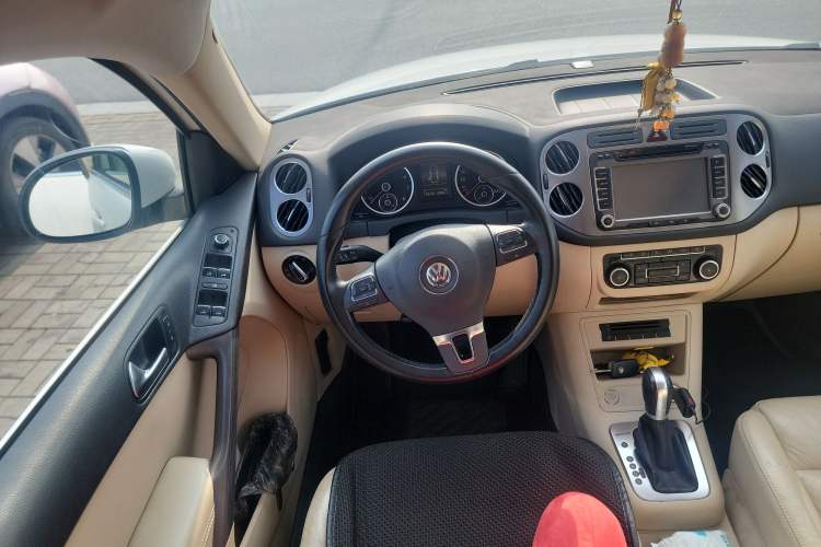 Used Volkswagen Tiguan 2012 2.0 TSI Automatic All-Wheel Drive Elite Edition Steering Wheel