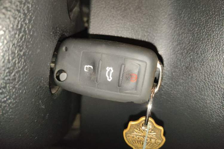 Used Volkswagen Tiguan 2012 1.8TSI Automatic Two-Wheel Drive Zhaoshi Edition Vehicle Key