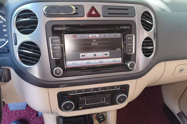 Used Volkswagen Tiguan 2012 1.8TSI Automatic Two-Wheel Drive Elite Edition Audio And AC Panel