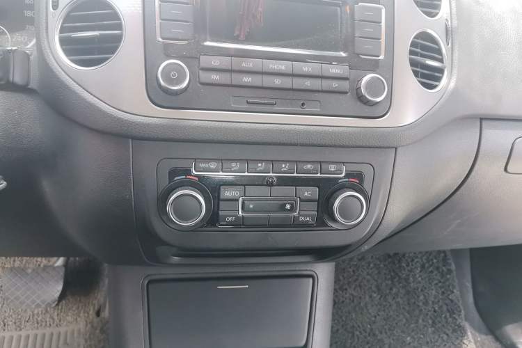 Used Volkswagen Tiguan 2012 1.8TSI Automatic Two-Wheel Drive Trend Edition Audio And AC Panel