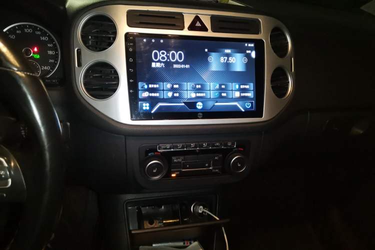 Used Volkswagen Tiguan 2012 1.8TSI Automatic Two-Wheel Drive Elite Edition Audio And AC Panel