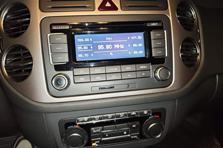 Used Volkswagen Tiguan 2012 1.8TSI Automatic All-Wheel Drive Fashion Edition Audio And AC Panel