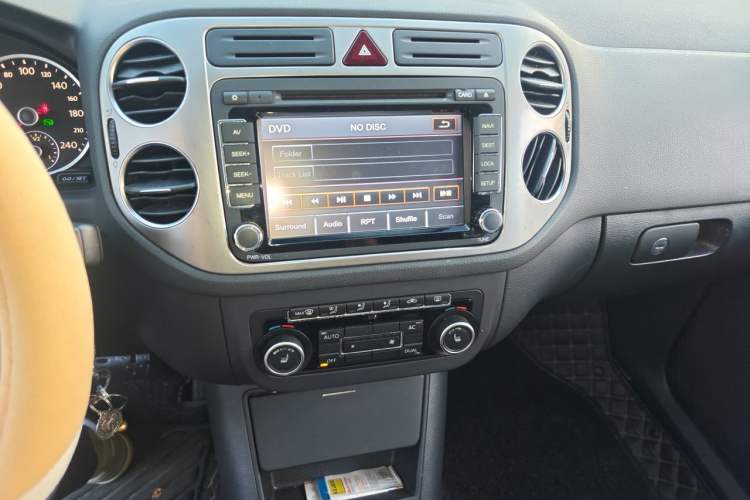 Used Volkswagen Tiguan 2012 1.8TSI Automatic All-Wheel Drive Elite Edition Audio And AC Panel