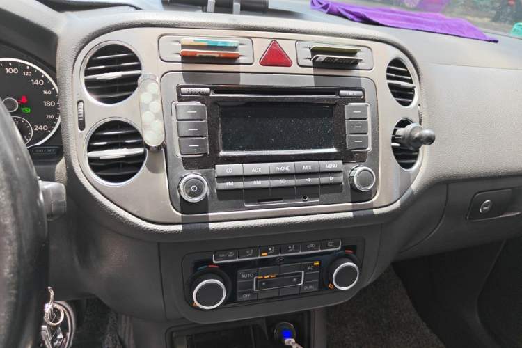 Used Volkswagen Tiguan 2012 1.8TSI Automatic Two-Wheel Drive Trend Edition Audio And AC Panel