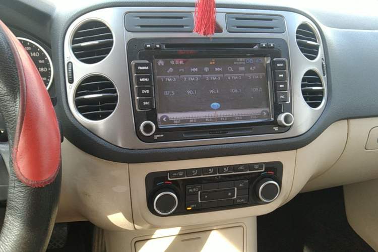 Used Volkswagen Tiguan 2012 1.8TSI Automatic Two-Wheel Drive Trend Edition Audio And AC Panel
