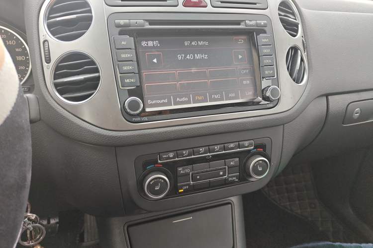 Used Volkswagen Tiguan 2012 1.8TSI Automatic All-Wheel Drive Elite Edition Audio And AC Panel