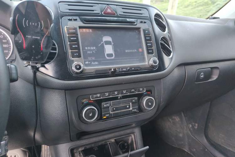 Used Volkswagen Tiguan 2012 1.8TSI Automatic All-Wheel Drive Elite Edition Audio And AC Panel