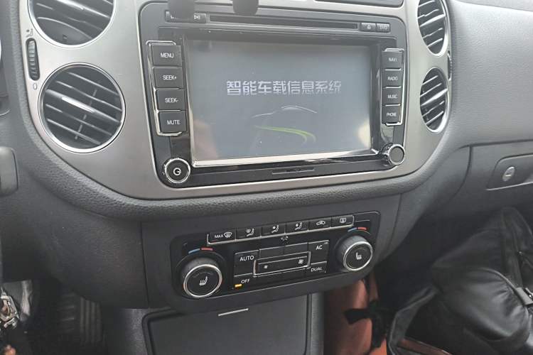 Used Volkswagen Tiguan 2012 1.8TSI Automatic Two-Wheel Drive Elite Edition Audio And AC Panel