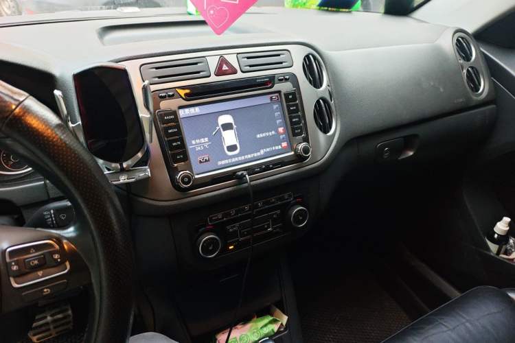 Used Volkswagen Tiguan 2012 1.8TSI Automatic Two-Wheel Drive Elite Edition Audio And AC Panel
