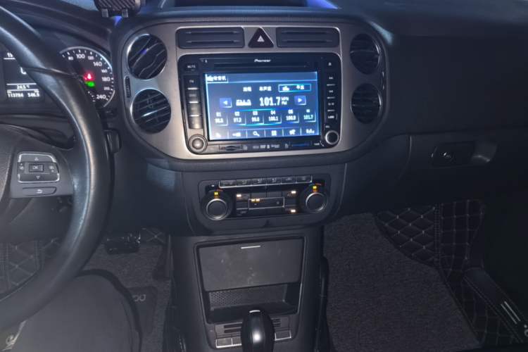 Used Volkswagen Tiguan 2012 1.8TSI Automatic Two-Wheel Drive Trend Edition Audio And AC Panel
