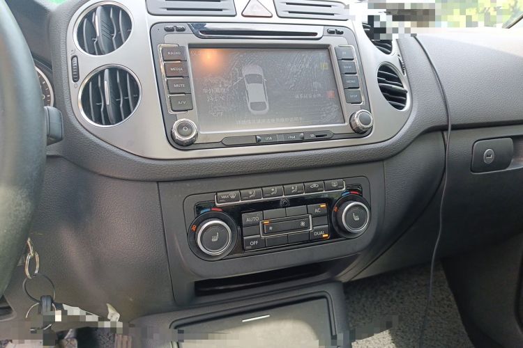 Used Volkswagen Tiguan 2012 1.8TSI Automatic All-Wheel Drive Elite Edition Audio And AC Panel