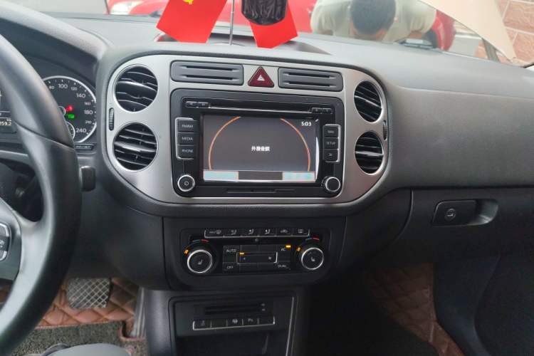 Used Volkswagen Tiguan 2012 2.0 TSI Automatic All-Wheel Drive Flagship Edition Audio And AC Panel