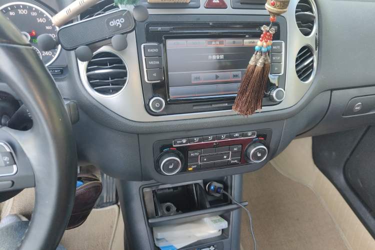 Used Volkswagen Tiguan 2012 1.8TSI Automatic All-Wheel Drive Elite Edition Audio And AC Panel