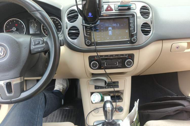 Used Volkswagen Tiguan 2012 2.0 TSI Automatic All-Wheel Drive Flagship Edition Audio And AC Panel