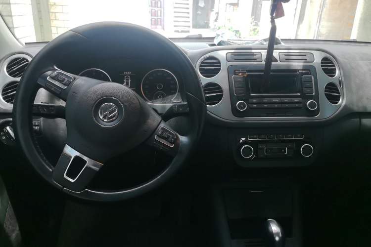 Used Volkswagen Tiguan 2012 1.8TSI Automatic Two-Wheel Drive Trend Edition Center Console