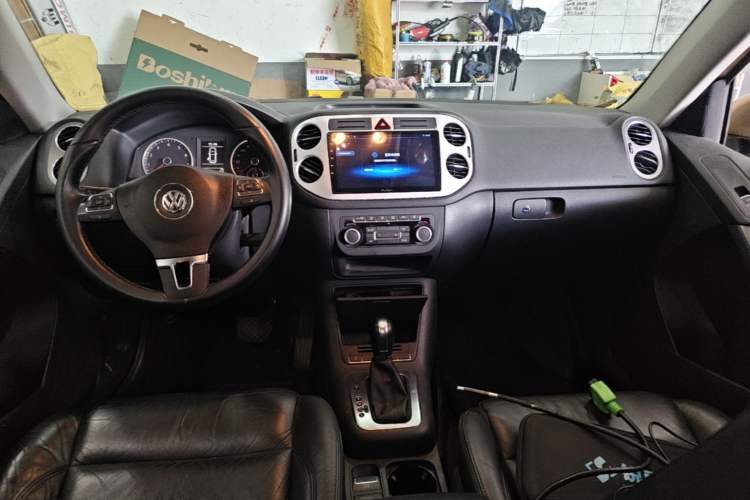 Used Volkswagen Tiguan 2012 1.8TSI Automatic Two-Wheel Drive Trend Edition Center Console