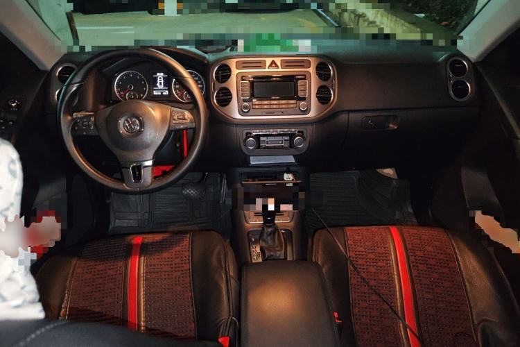 Used Volkswagen Tiguan 2012 1.8TSI Automatic All-Wheel Drive Fashion Edition Center Console