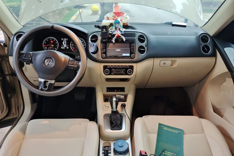 Used Volkswagen Tiguan 2012 2.0 TSI Automatic All-Wheel Drive Flagship Edition Center Console