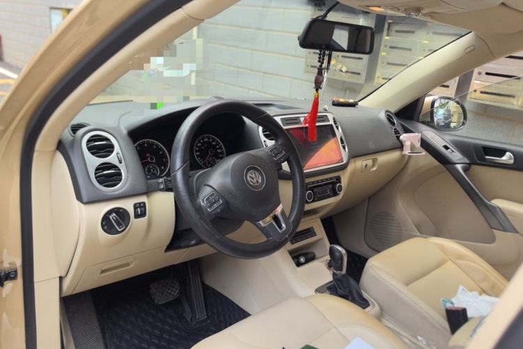 Used Volkswagen Tiguan 2012 2.0 TSI Automatic All-Wheel Drive Elite Edition Center Console