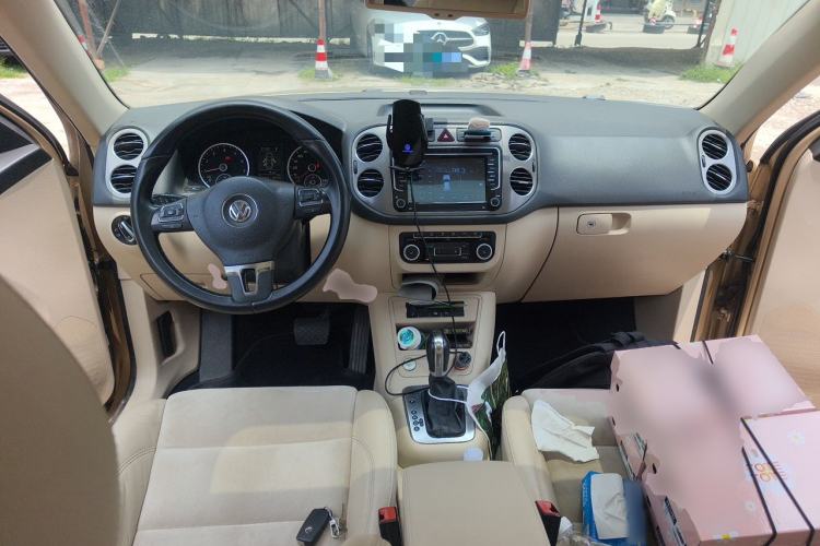 Used Volkswagen Tiguan 2012 2.0 TSI Automatic All-Wheel Drive Flagship Edition Center Console