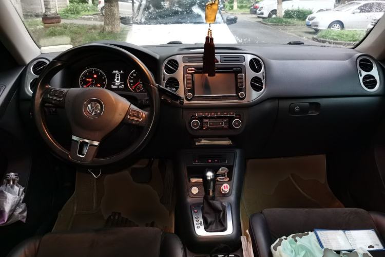 Used Volkswagen Tiguan 2012 2.0 TSI Automatic All-Wheel Drive Flagship Edition Center Console