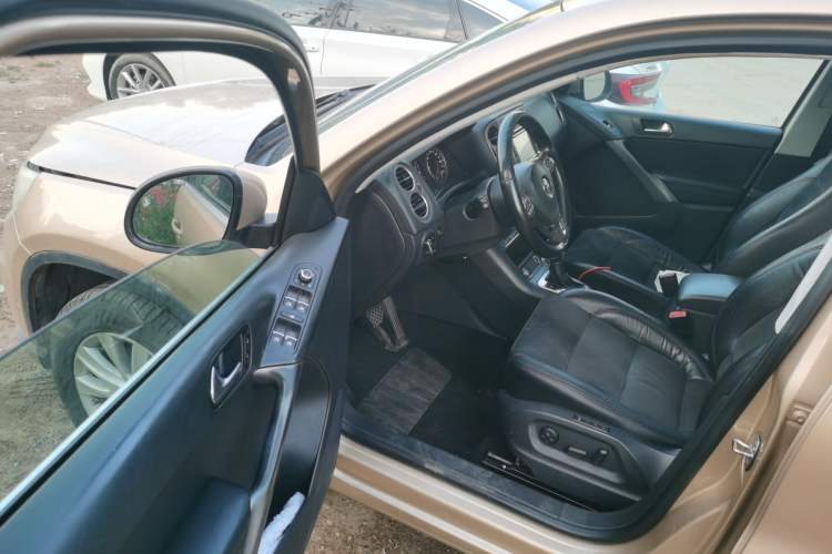 Used Volkswagen Tiguan 2012 2.0 TSI Automatic All-Wheel Drive Flagship Edition Driver Seat
