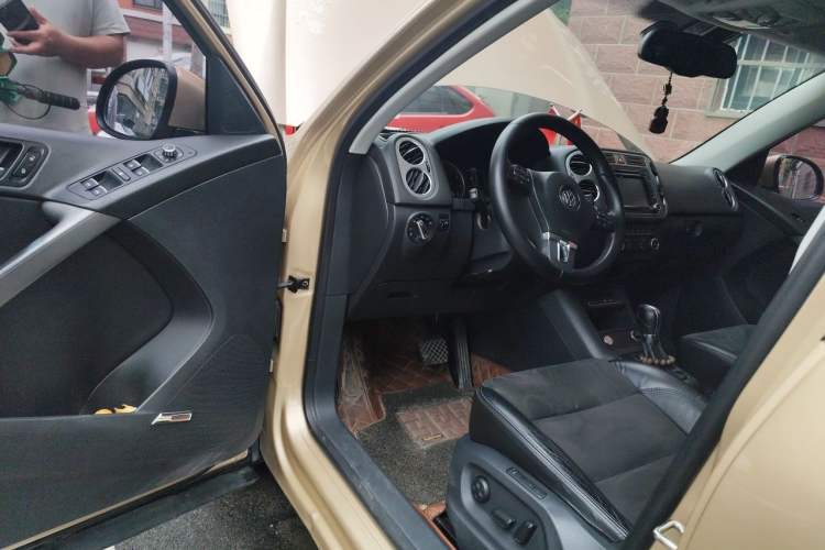 Used Volkswagen Tiguan 2012 2.0 TSI Automatic All-Wheel Drive Flagship Edition Driver Seat