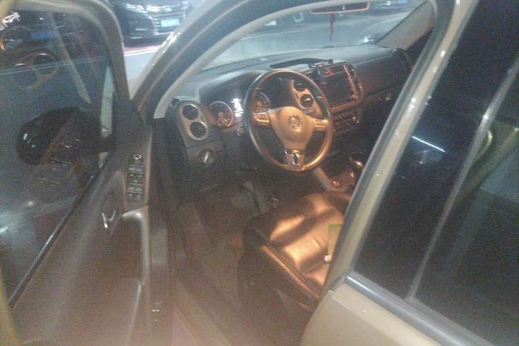 Used Volkswagen Tiguan 2012 2.0 TSI Automatic All-Wheel Drive Elite Edition Driver Seat
