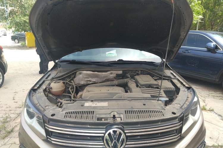 Used Volkswagen Tiguan 2012 2.0 TSI Comfort Edition Engine Bay