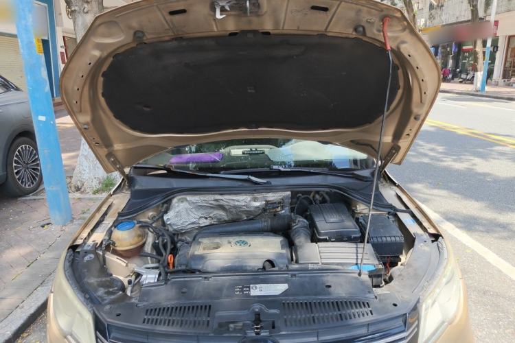 Used Volkswagen Tiguan 2012 1.8TSI Automatic Two-Wheel Drive Trend Edition Engine Bay