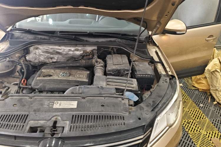 Used Volkswagen Tiguan 2012 1.8TSI Automatic Two-Wheel Drive Trend Edition Engine Bay Left