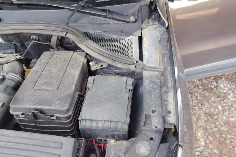 Used Volkswagen Tiguan 2012 2.0 TSI Luxury Edition Engine Bay Left