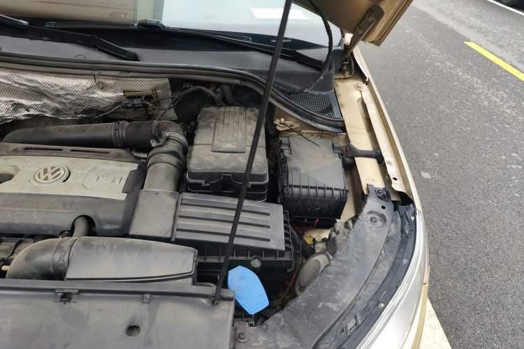 Used Volkswagen Tiguan 2012 2.0 TSI Automatic All-Wheel Drive Flagship Edition Engine Bay Left