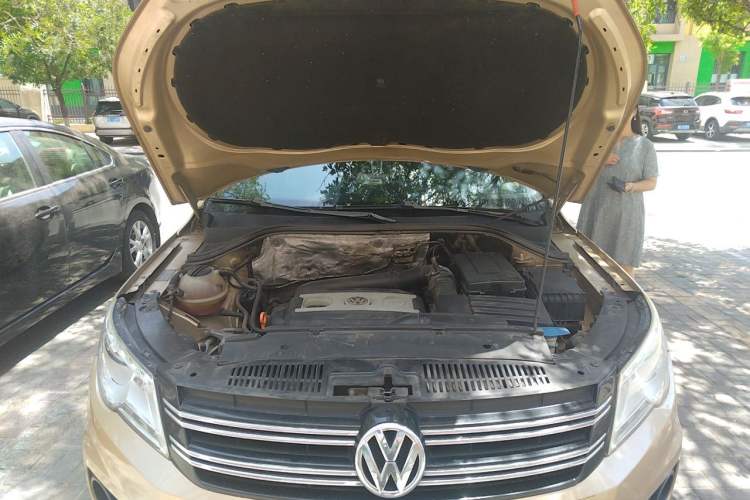 Used Volkswagen Tiguan 2012 1.8TSI Automatic Two-Wheel Drive Trend Edition Engine Bay