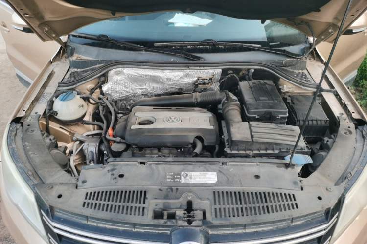 Used Volkswagen Tiguan 2012 2.0 TSI Automatic All-Wheel Drive Flagship Edition Engine Bay
