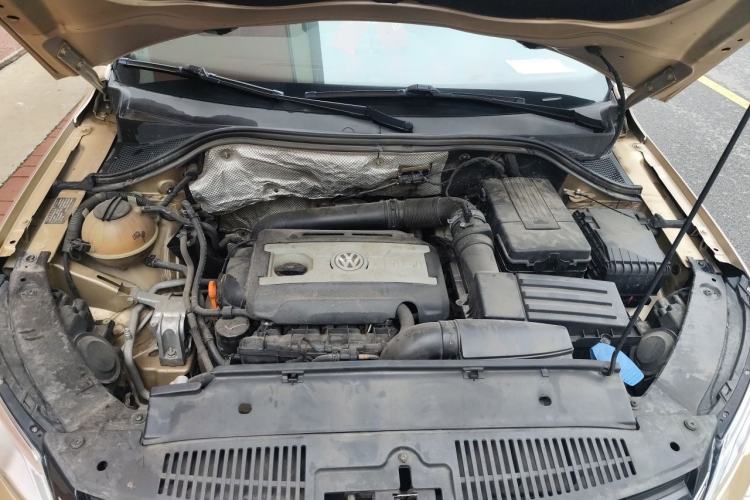Used Volkswagen Tiguan 2012 2.0 TSI Automatic All-Wheel Drive Flagship Edition Engine Bay