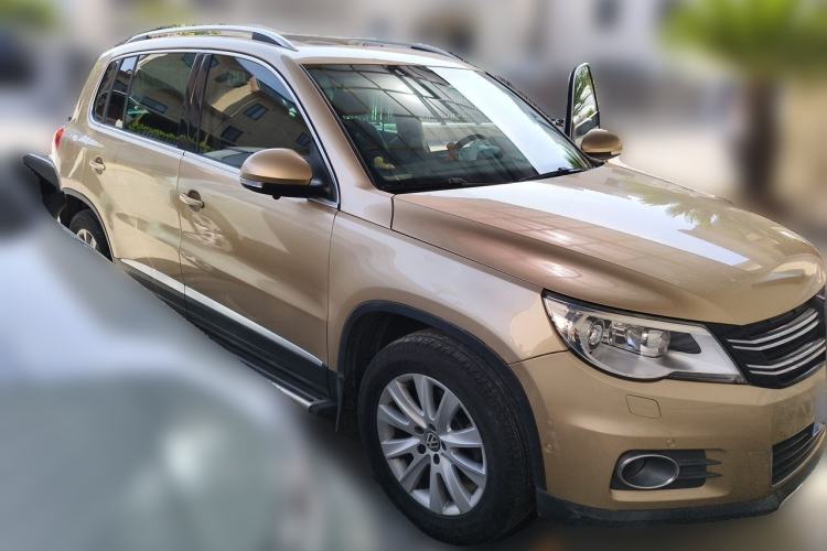 Used Volkswagen Tiguan 2012 2.0 TSI Automatic All-Wheel Drive Flagship Edition Front Right 45 Deg