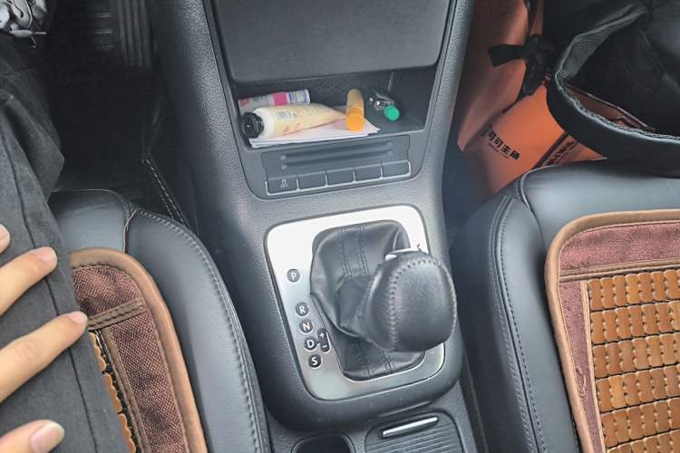 Used Volkswagen Tiguan 2012 1.8TSI Automatic Two-Wheel Drive Elite Edition Gear Lever