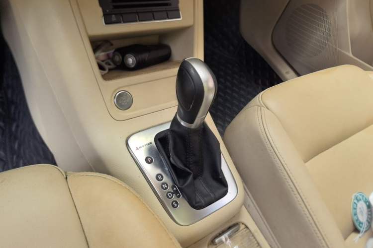 Used Volkswagen Tiguan 2012 2.0 TSI Automatic All-Wheel Drive Elite Edition Gear Lever