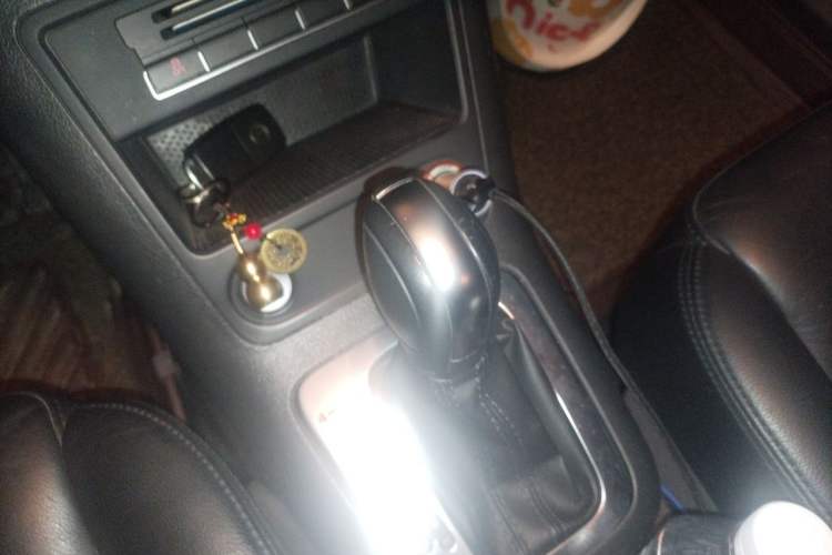 Used Volkswagen Tiguan 2012 2.0 TSI Automatic All-Wheel Drive Elite Edition Gear Lever