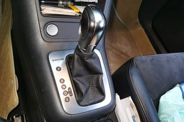 Used Volkswagen Tiguan 2012 2.0 TSI Automatic All-Wheel Drive Flagship Edition Gear Lever