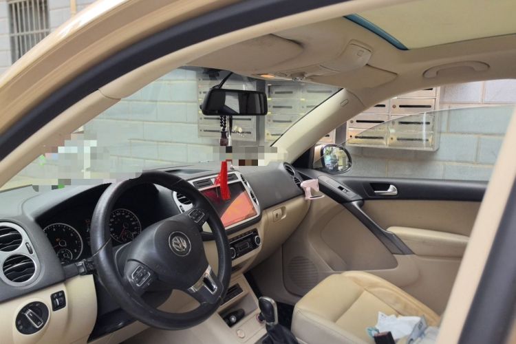 Used Volkswagen Tiguan 2012 2.0 TSI Automatic All-Wheel Drive Elite Edition Headliner