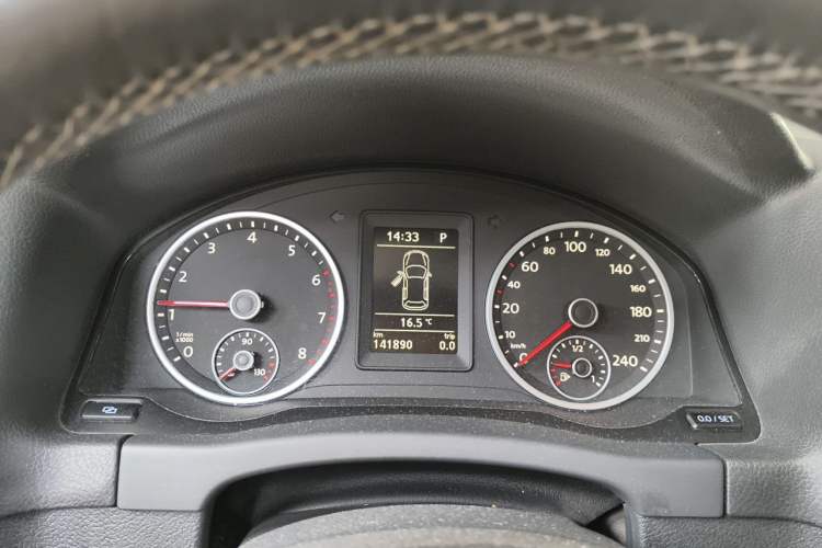 Used Volkswagen Tiguan 2012 2.0 TSI Automatic All-Wheel Drive Flagship Edition Instrument Cluster