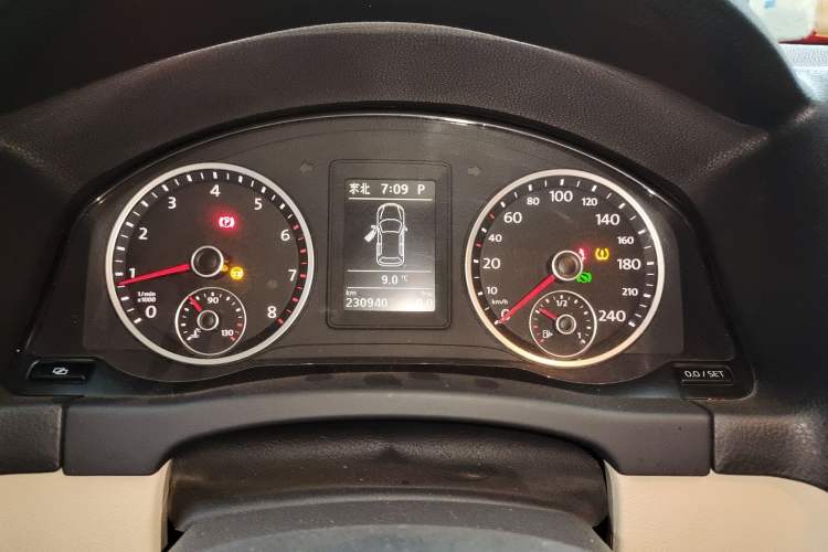 Used Volkswagen Tiguan 2012 2.0 TSI Automatic All-Wheel Drive Flagship Edition Instrument Cluster